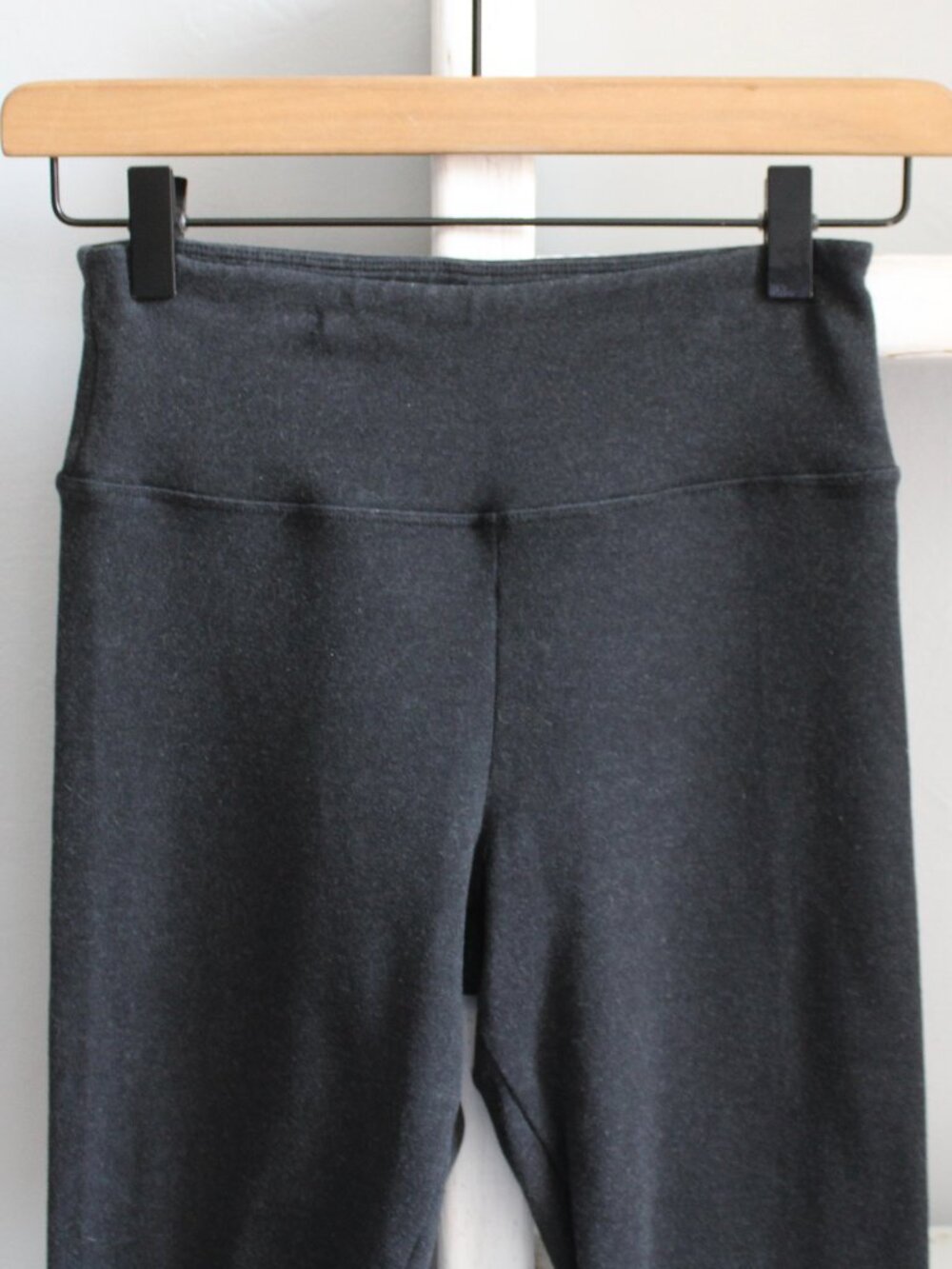 Skims Black Washed Onyx Charcoal Outdoor High-Waisted Banded Leggings Size XS - Picture 4 of 6